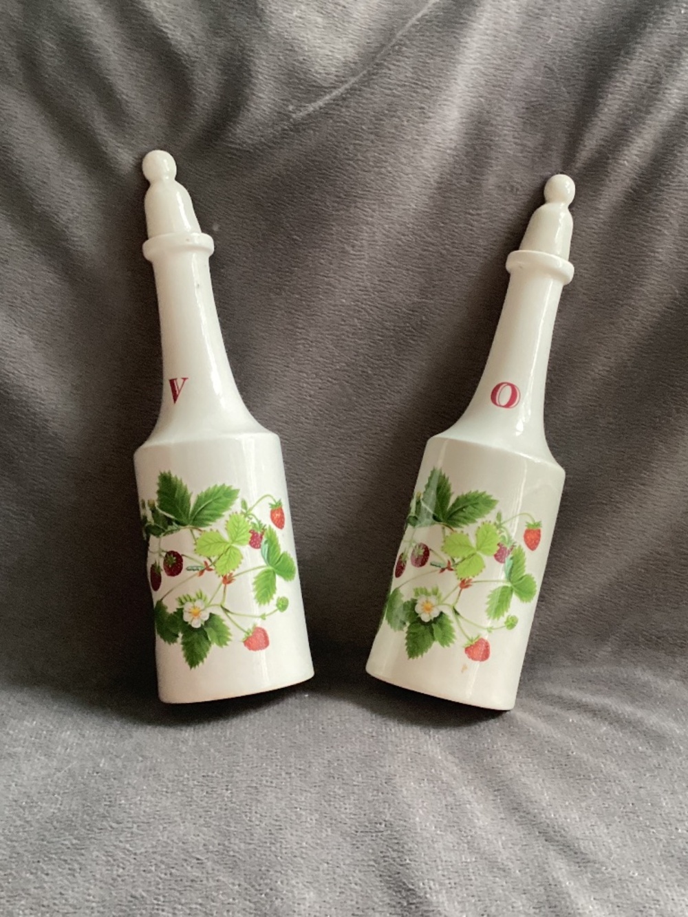 VINTAGE PORTMEIRION OIL & VINEGAR STRAWBERRY THEMED BOTTLES WITH CORK STOPPER